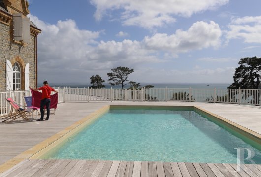 Dans le Finistère, sur la presqu’île de Crozon, un manoir du début du 19e siècle en belvédère sur la baie de Douarnenez - photo  n°2